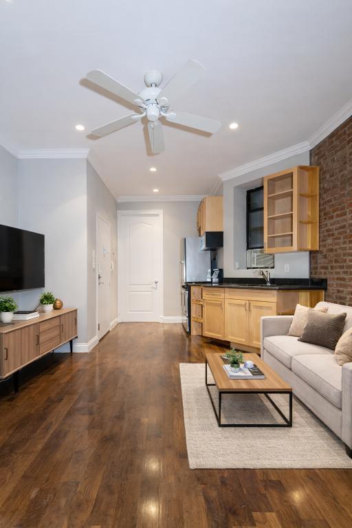 Building Photo - 52 Barrow St