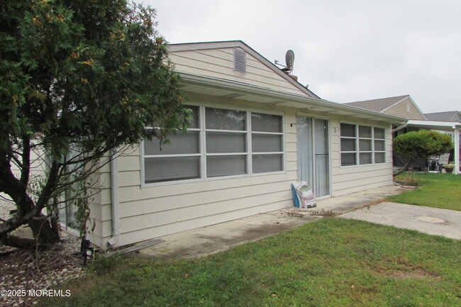 Photo - 380 Barbados Dr N