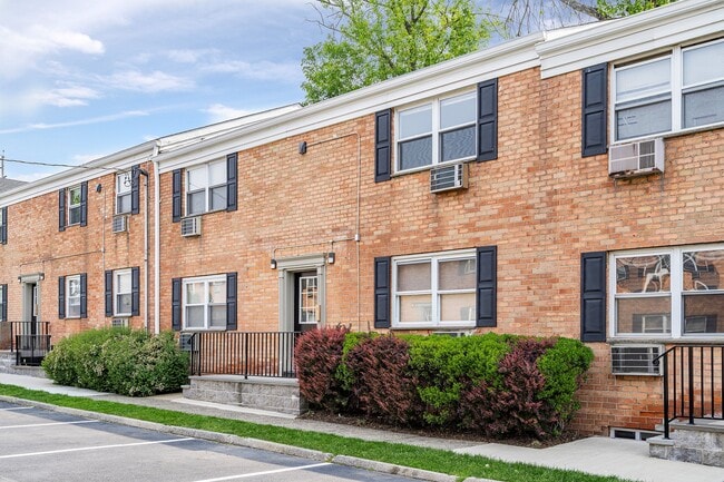114-120 Montgomery Street Apartments