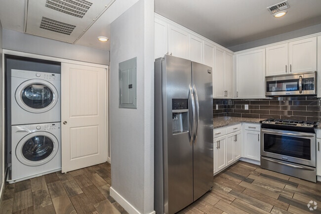 1BR, 1BA - 826SF