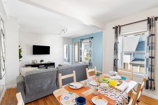 Dining Area - 17 Autumn St Unit 3