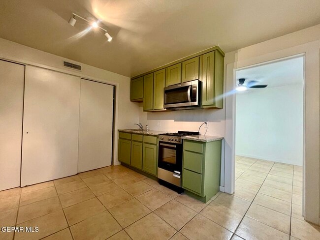 Photo - 1203 Madeline Dr Unit B