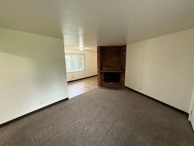 Photo - 279 Kearney St S