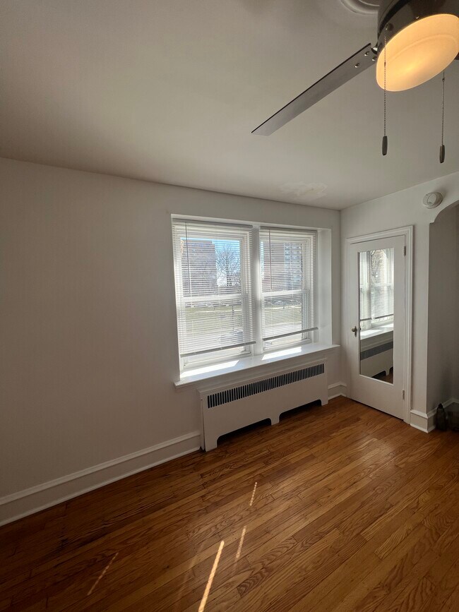 Photo - 5352 N Broad St Unidad 2nd Floor