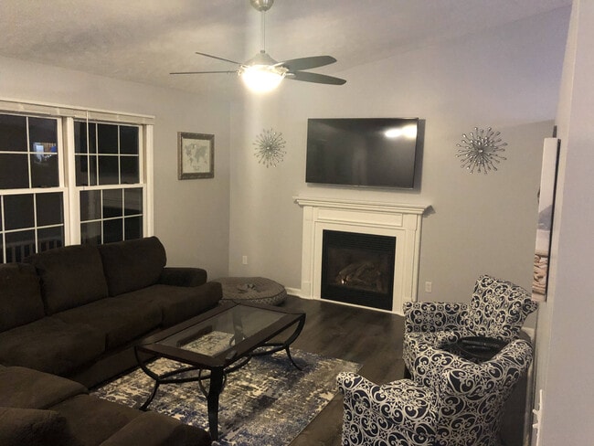 Photo - 1479 Meadowview St SW