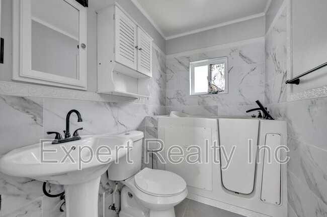 Photo - 1245 Waverly St