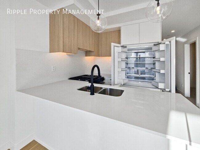 Photo - AMAZING BRAND NEW NEVER LIVED IN 2 BEDS, 2 BATHS CONDO Unité 205