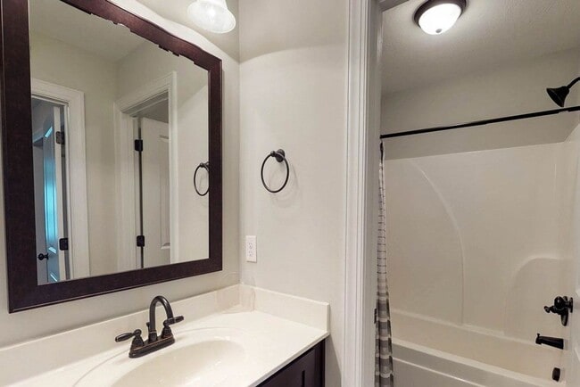 Photo - 708 Tree Top Trl