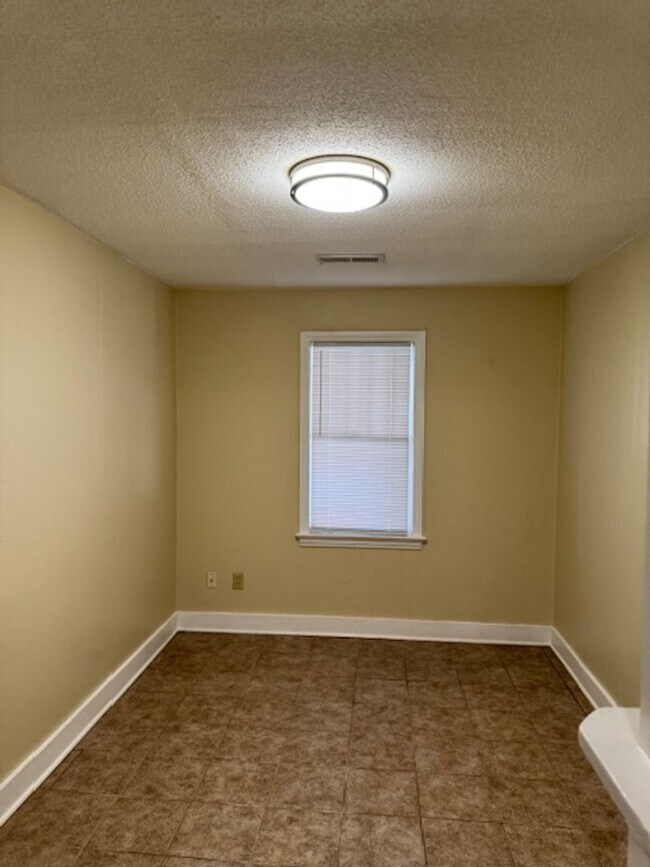 Photo - Charming 2-bedroom home available now in E...