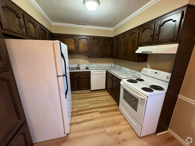 Building Photo - Partial Utilities Included • 2 Bed/ 1 Bath... Rental
