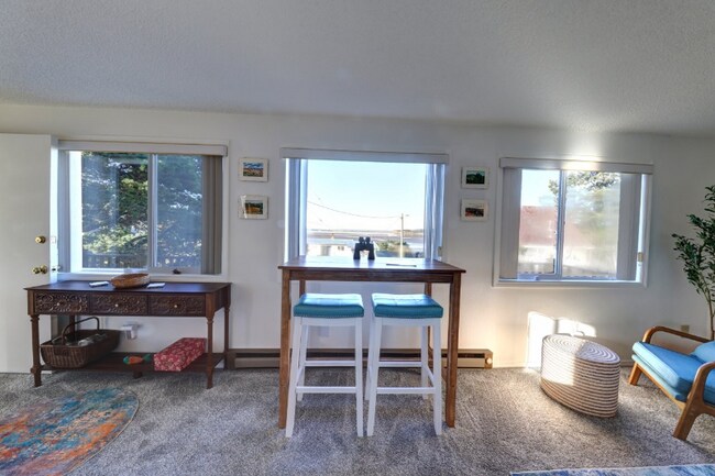 Photo - 2549 Mason St