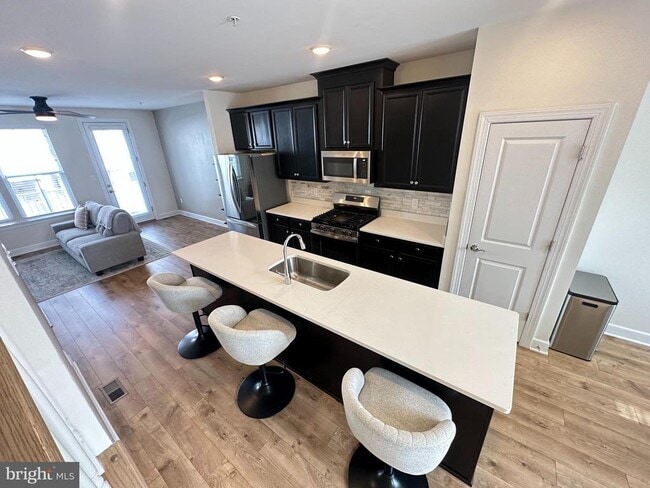 Photo - 127 Capital Ct