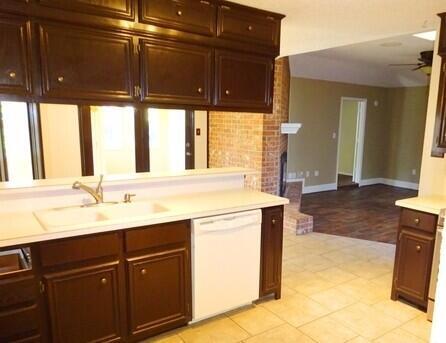 Photo - 5813 74th St