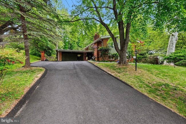 Building Photo - 6306 Beachway Dr
