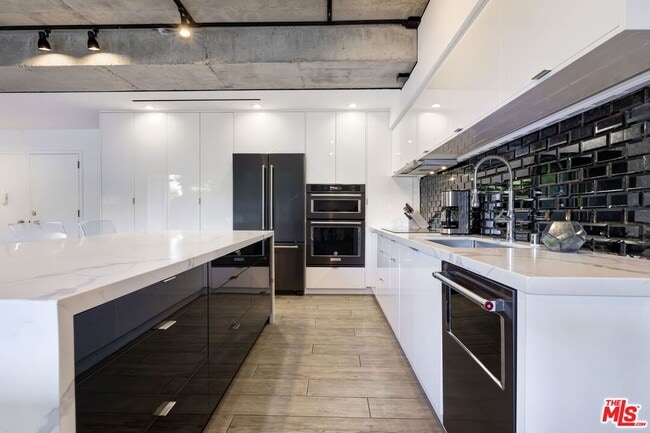 Photo - 818 N Doheny Dr Unit 203