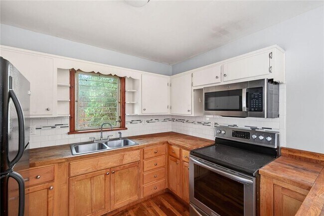 Photo - 3178 Pinehill Dr