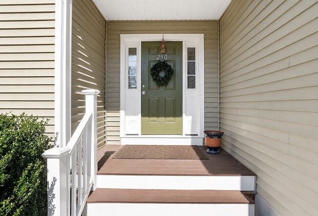 Photo - 250 Willow St