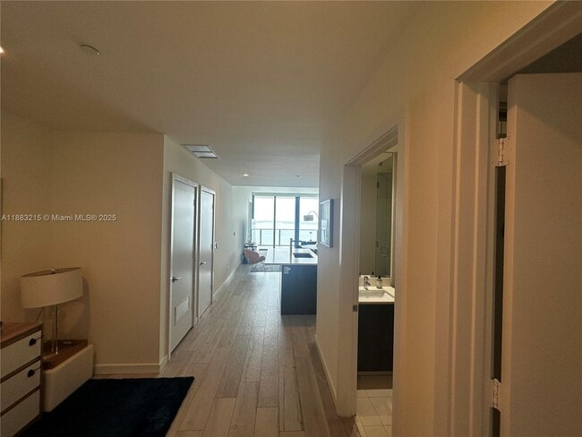 Building Photo - 480 NE 31st St Unit 3006 Rental
