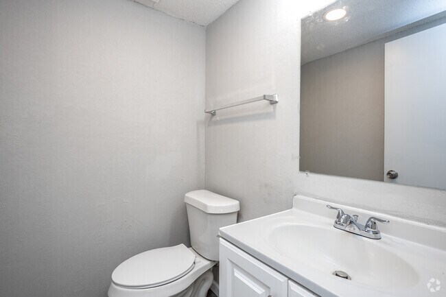 3BR, 1.5BA - 1,142SF - Second Bathroom