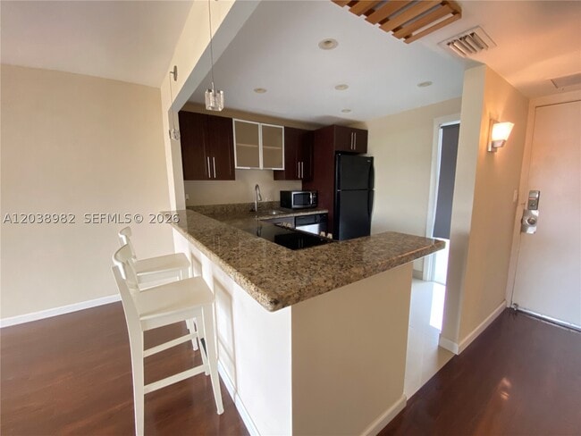 Building Photo - 3401 N Country Club Dr Unit 504