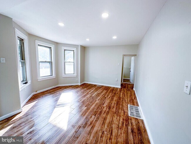 Photo - 19 Lane Ave Apartment Unit 1