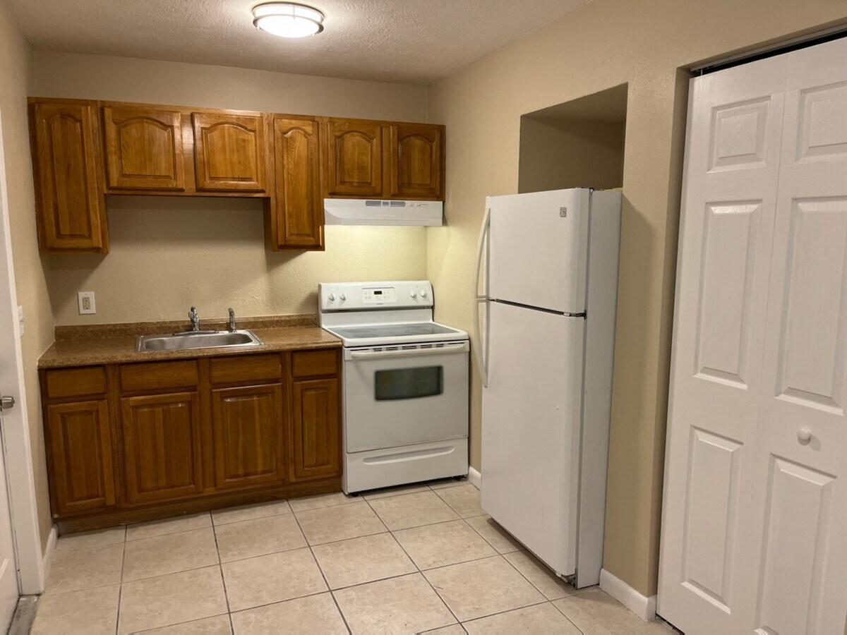 Photo - 1405 College Park Ln