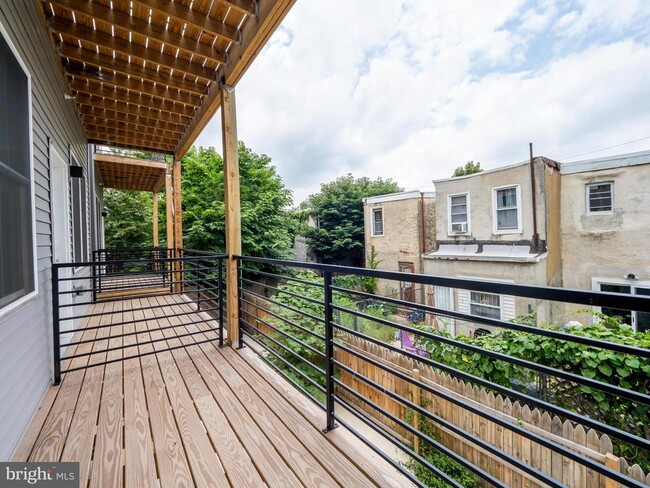 Photo - 2403 W Thompson St Unidad 8