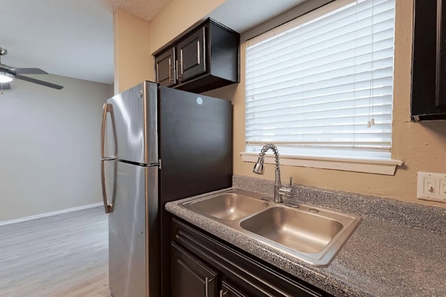 Photo - 531 Bedford Rd Unidad 243