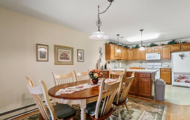 Photo - 372 Winding Oak Dr