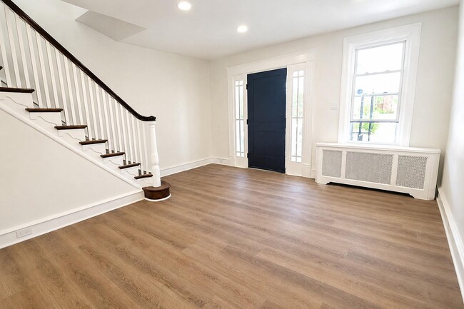 Photo - 162 W Godfrey Ave