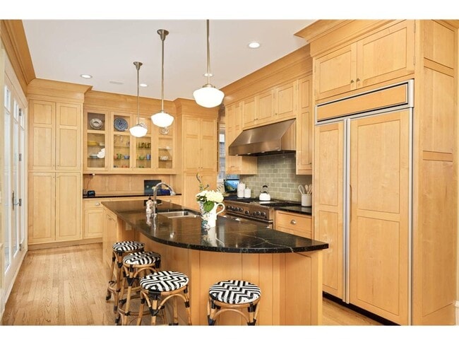 Photo - 1776 Knox Ave S