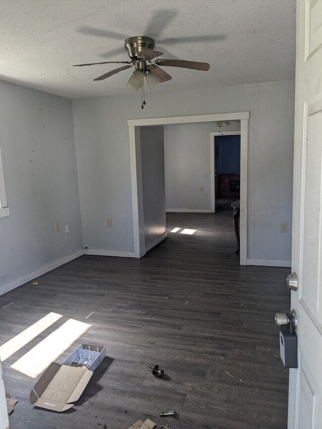 Photo - 801 W 10th St