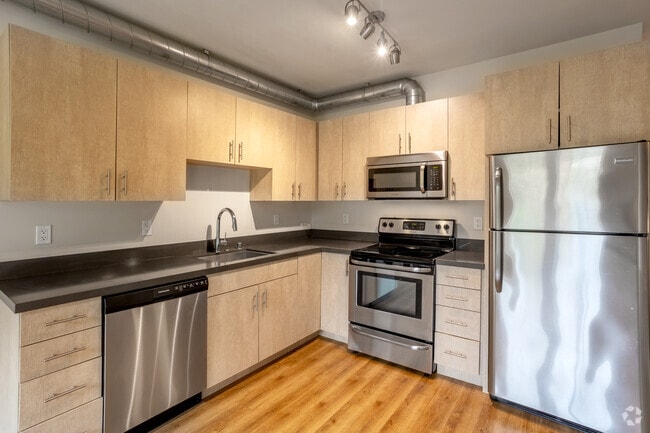 1BR, 1BA - 636SF - Kitchen