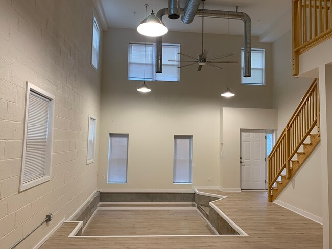 Building Photo - 35 Woodside Pl Unit Second floor