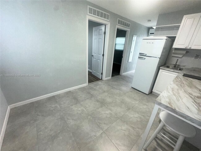 Photo - 614 N 56th Ave Unit 1-2