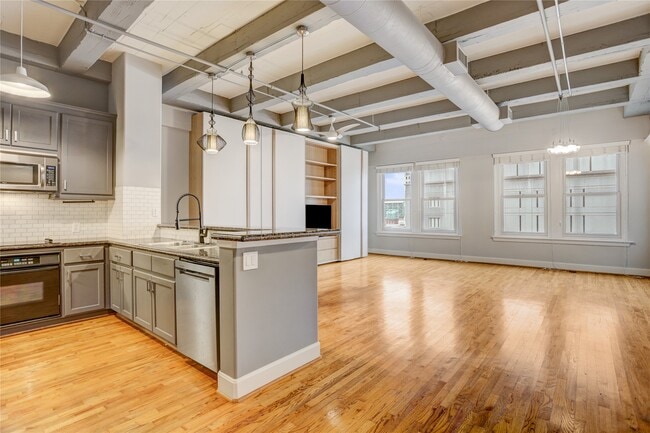 Building Photo - 1120 Texas St Unit 9C Rental