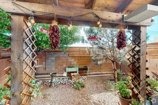 Building Photo - Sawmill District Townhouse 2/BD2/Story 2.5...