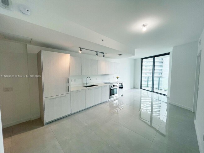 Building Photo - 501 NE 31st St Unit 907