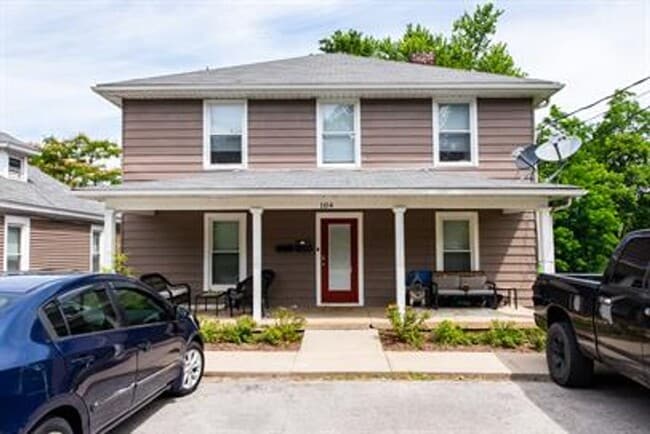 Photo - 104 E Madison St Unit 4