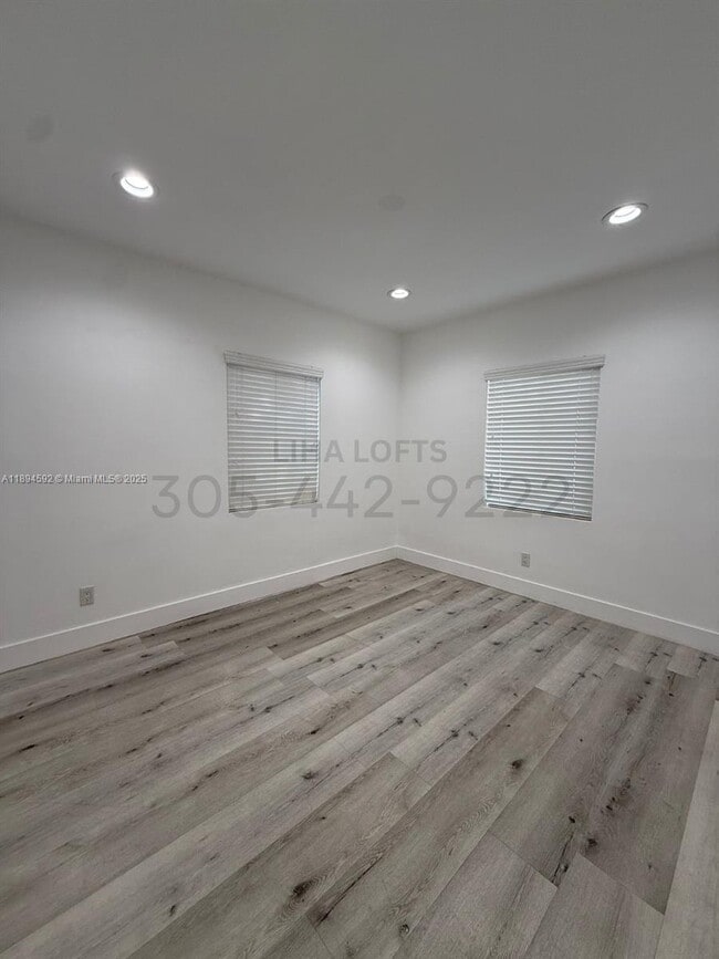 Photo - 1650 SW 3rd St Unidad 4