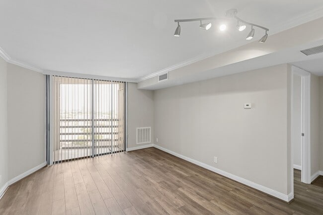 Photo - 3525 Sage Rd Unidad 1212