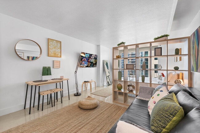 Photo - 1 SE 12th St Unidad FL32-ID1026152P