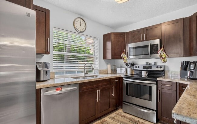 Building Photo - 3320 Alba Cir