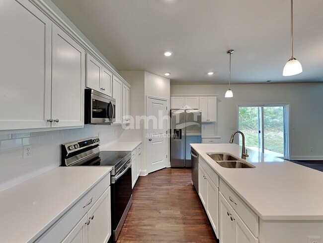 Photo - 1240 Hill Rd N