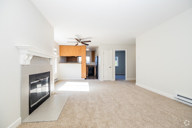 2BR, 2BA - 1,003SF livingroom