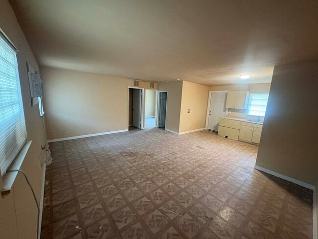 Building Photo - 221/223/225/227 Maria Street Unit 225