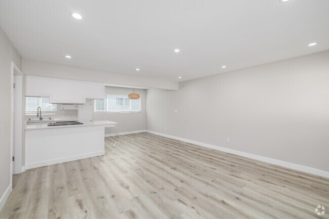2BR, 2BA - 960SF - Living Room
