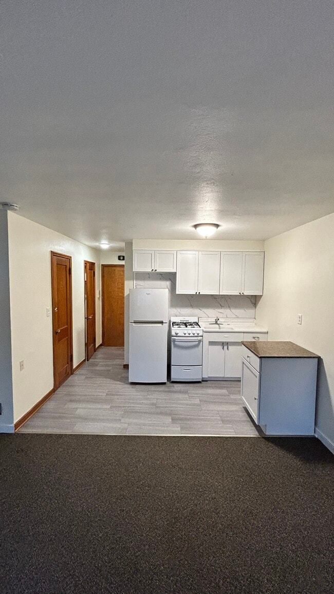 Building Photo - 1225 St Clair Ave Rental