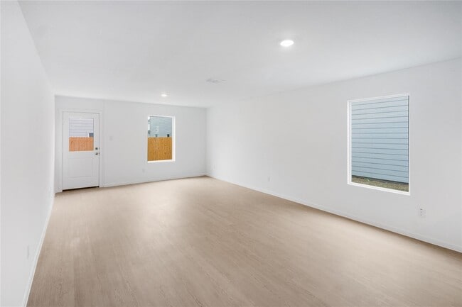 Photo - 725 Wagtail Dr