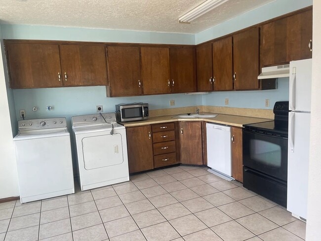 Building Photo - 1029 S 200 W